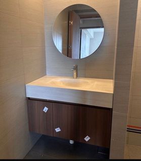 (Category: ) located in . Submitted by rainshower_sink_furniture_sale (Listing ID 1468935872, Image 1). Description: .