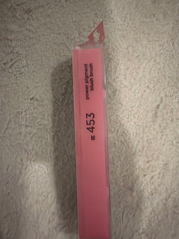 Real Techniques brush (Category: Makeup) located in Manila. Submitted by nini_archives (Listing ID 1468971708, Image 3). Description: .