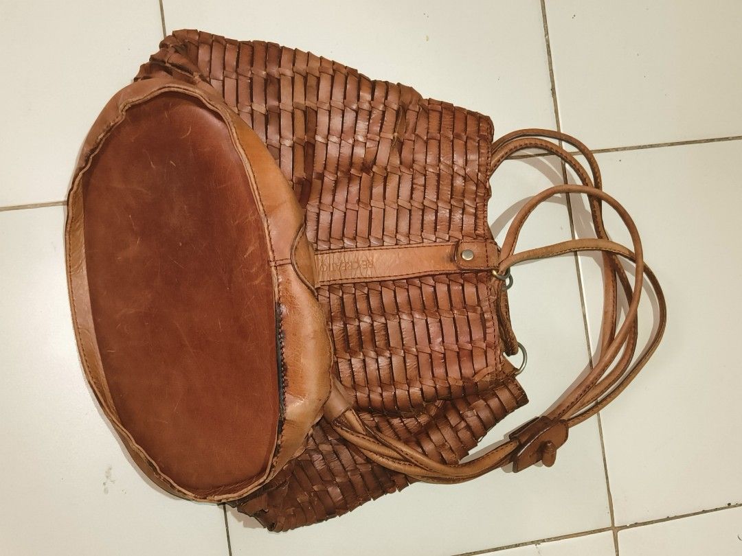 Recreation Brown Woven Leather Bucket Bag (Category: Shoulder Bags) located in Manila. Submitted by bigtym.picker (Listing ID 1469013344, Image 3). Description: FOR SALE!!! PLS SEE PIC FOR DETAILS. Selling all items AS IS PLS. manage your Expectation We accept shipping nationwide Meetup - BACOOR or near MOA - Brand: Recreation - Style: Brown woven leather bucket bag - Size: Medium - Features: Soft woven body, solid leather base, and strap - Inter
