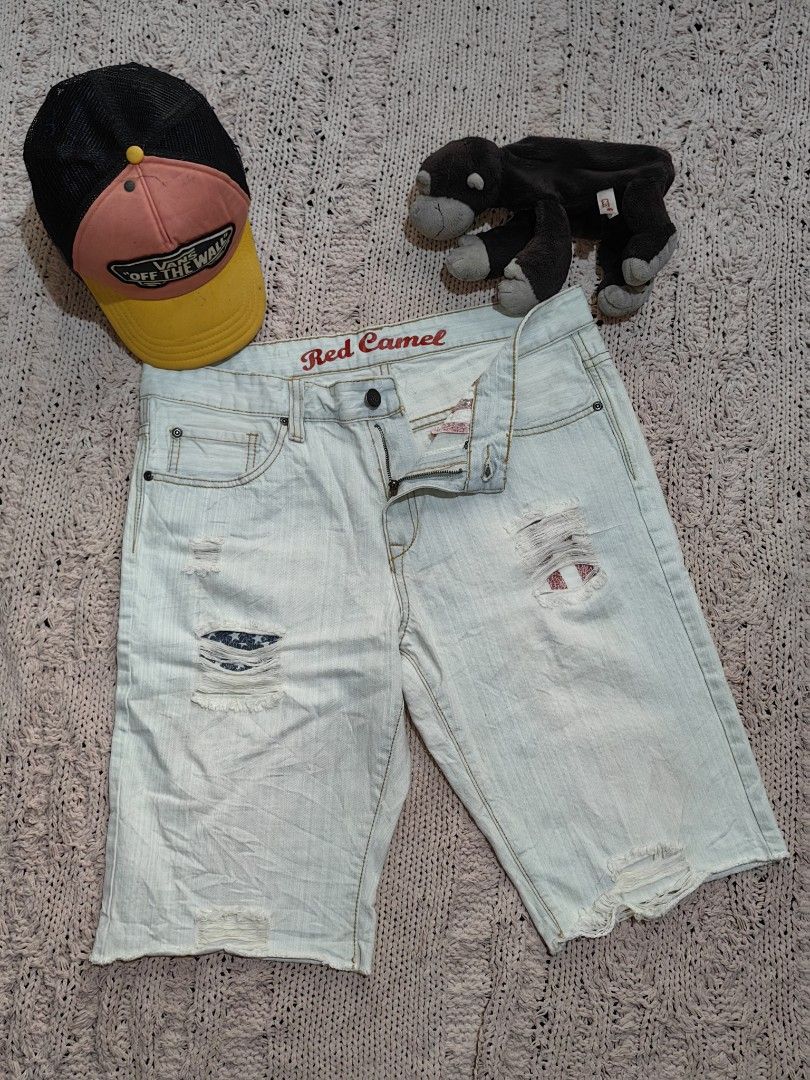 Red Camel Distressed American Flag Shorts (Category: Shorts) located in Tuguegarao City. Submitted by ekko_bag2 (Listing ID 1468947494, Image 1). Description: In Excellent condition - Distressed Design -American Flag Printed in left and right pocket - No pinhole, No Flaw Dimension in inches L x W - check the last 2 pics Mode of payment - Gcash Payment first, No COD Shipping thru JNT (next day shipping) ***Please manage your expectations as this i