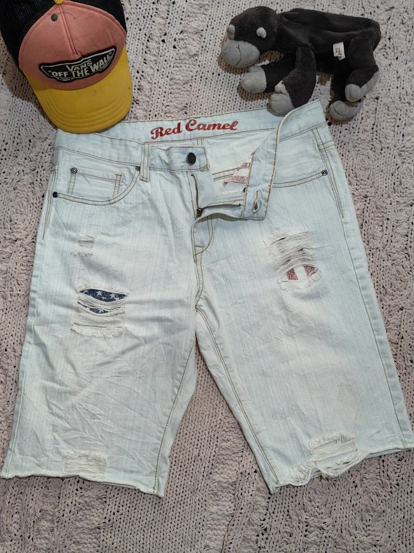 Red Camel Distressed American Flag Shorts (Category: Shorts) located in Tuguegarao City. Submitted by ekko_bag2 (Listing ID 1468947494, Image 2). Description: In Excellent condition - Distressed Design -American Flag Printed in left and right pocket - No pinhole, No Flaw Dimension in inches L x W - check the last 2 pics Mode of payment - Gcash Payment first, No COD Shipping thru JNT (next day shipping) ***Please manage your expectations as this i