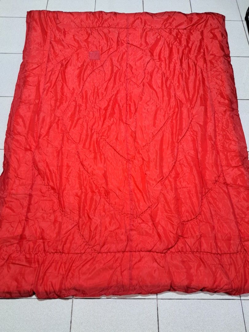 Red comforter chinese style (Category: Bedding & Towels) located in Caloocan City. Submitted by mama_mia20 (Listing ID 1468958705, Image 2). Description: 84" by 59" message me for more info no bogus buyers pls ty.