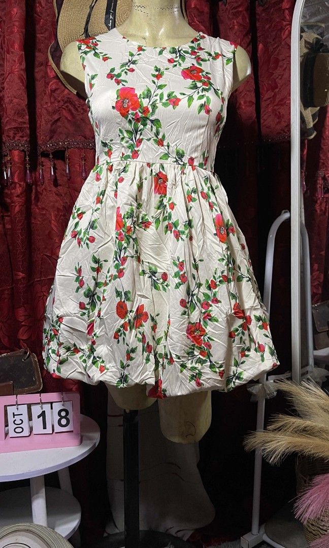 Red floral mini dress (Category: Dresses) located in Manila. Submitted by wheneity67thifted (Listing ID 1469002687, Image 1). Description: .