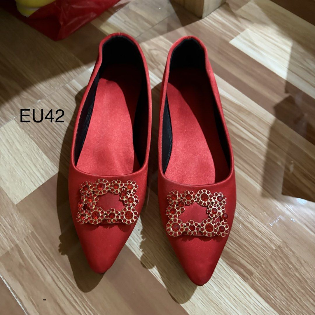 Red oriental chinese style pointed flats (Category: Flats & Sandals) located in Baguio. Submitted by suffering (Listing ID 1469118291, Image 1). Description: Baguio .