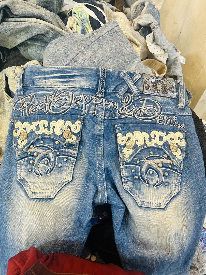 RED PEPPER JEANS (Category: Jeans) located in Kabankalan. Submitted by leans_closet (Listing ID 1469042073, Image 2). Description: RED PEPPER JEANS WITH STAINS SIZE 25 HO .