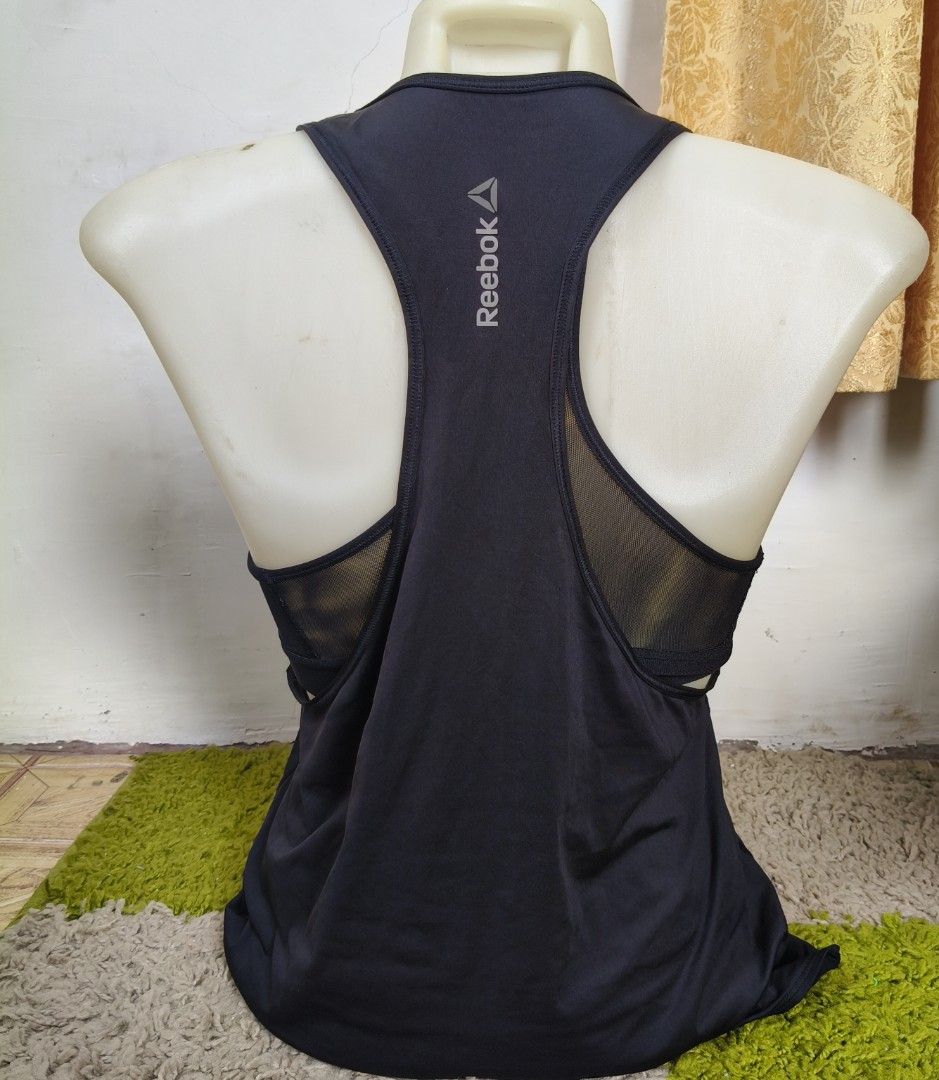 Reebok sports top (Category: Activewear) located in Midsayap. Submitted by leighdeelovelylocks (Listing ID 1468975892, Image 3). Description: .