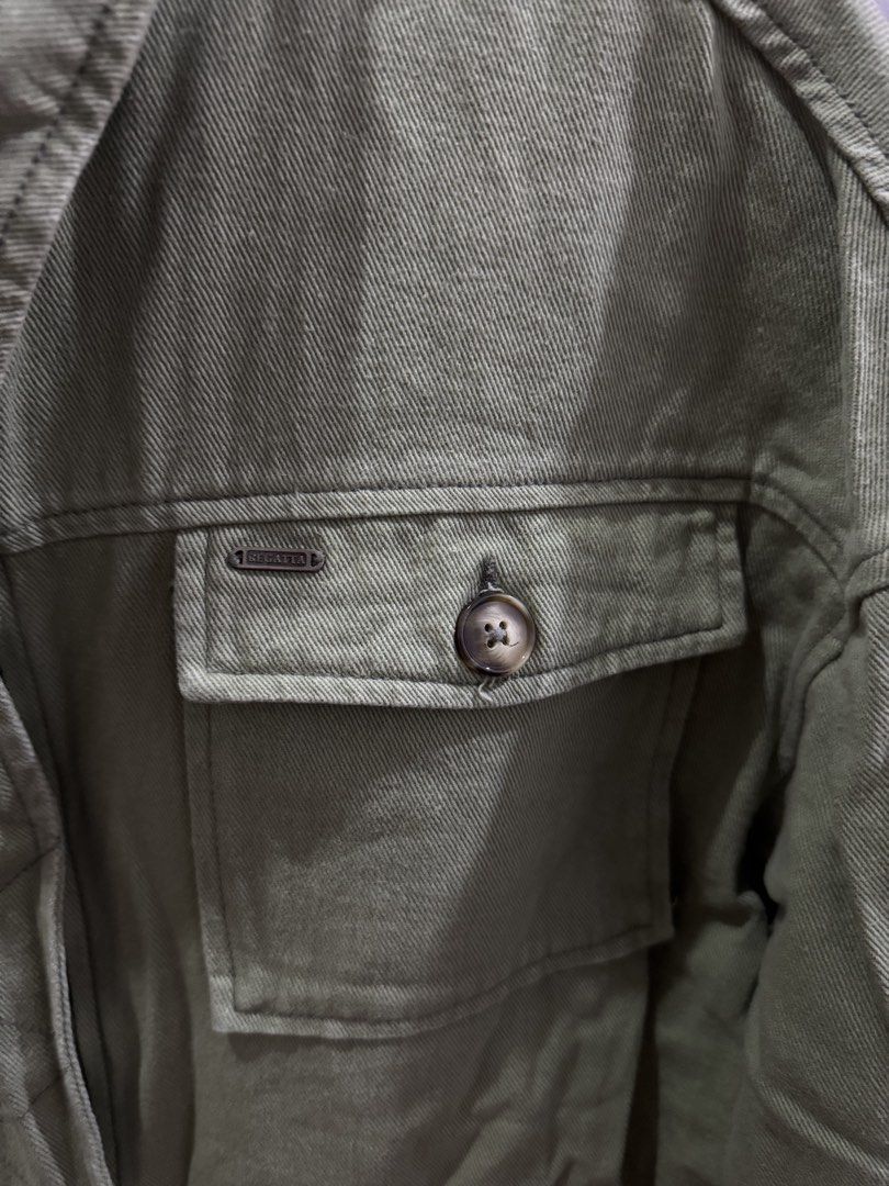 Regatta Olive Green Denim Utility Jacket Size XL (Category: Coats, Jackets and Outerwear) located in Malabon City. Submitted by marflores (Listing ID 1468939585, Image 3). Description: - Brand: Regatta - Style: Denim utility jacket - Color: Olive green - Size: XL - Material: Thick, sturdy cotton twill - Details: Collared neckline, button-up front, relaxed drop-shoulder sleeves, two buttoned chest pockets with metal brand plaque.