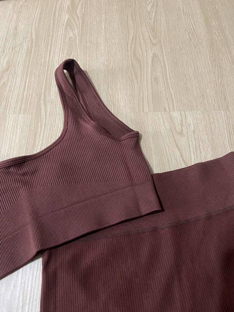 Ribbed Gym Set Medium (Category: Activewear) located in Quezon City. Submitted by jmxyz (Listing ID 1468935629, Image 2). Description: - size: medium - with slot for pads 📍 greenfield, mandaluyong .