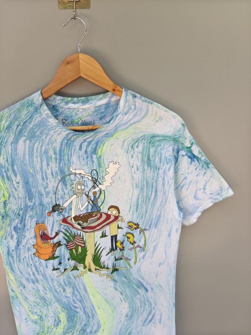 Rick & Morty (Category: Tshirts & Polo Shirts ) located in Alaminos. Submitted by epargne (Listing ID 1468957884, Image 2). Description: ◾Size : Medium ◾Dimes : Length" 29, Width" 19.5 ◾EXCELLENT CONDITION! ◾WASHED W/ FABCON AND READY TO WEAR 🛒Price : + Shipping fee.