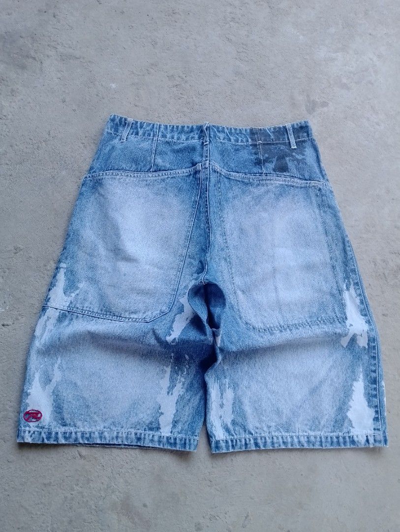 ROAR Jorts Acid Wash (Category: Shorts) located in San Ildefonso. Submitted by lanz_baesa (Listing ID 1469090165, Image 1). Description: - Brand: ROAR - Style: Baggy wide-leg denim jorts - Wash/Design: Acid wash with distressed white paint splatters - Big Pocket Y2k Jorts -Dimes - Waist 34 -Length 25.