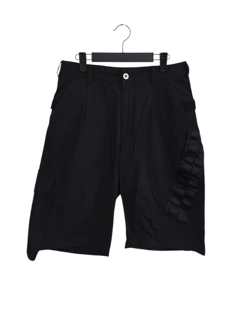 Roaringwild Black Cargo Utility Shorts (Category: Shorts) located in Pasig City. Submitted by hustlexcurate (Listing ID 1469000921, Image 1). Description: Roaringwild Black Cargo Utility Shorts Size MEDIUM Dimensions; Waist: 30 inches Lenght: 23 inches.