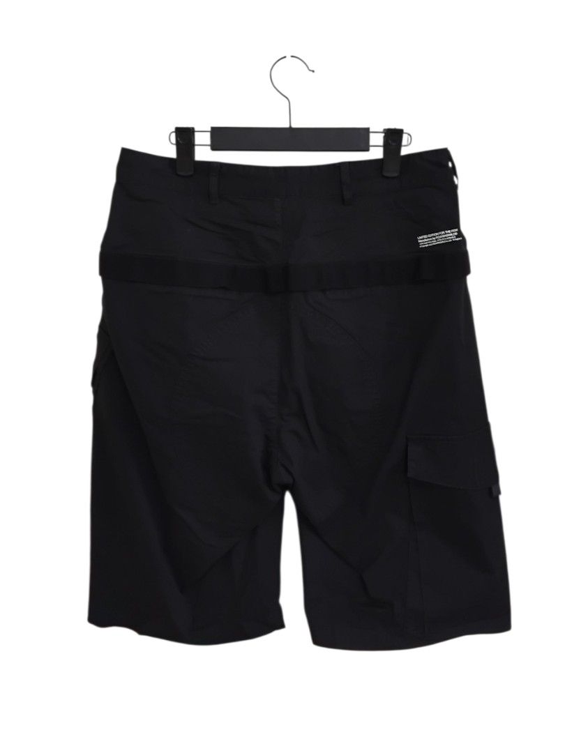 Roaringwild Black Cargo Utility Shorts (Category: Shorts) located in Pasig City. Submitted by hustlexcurate (Listing ID 1469000921, Image 2). Description: Roaringwild Black Cargo Utility Shorts Size MEDIUM Dimensions; Waist: 30 inches Lenght: 23 inches.