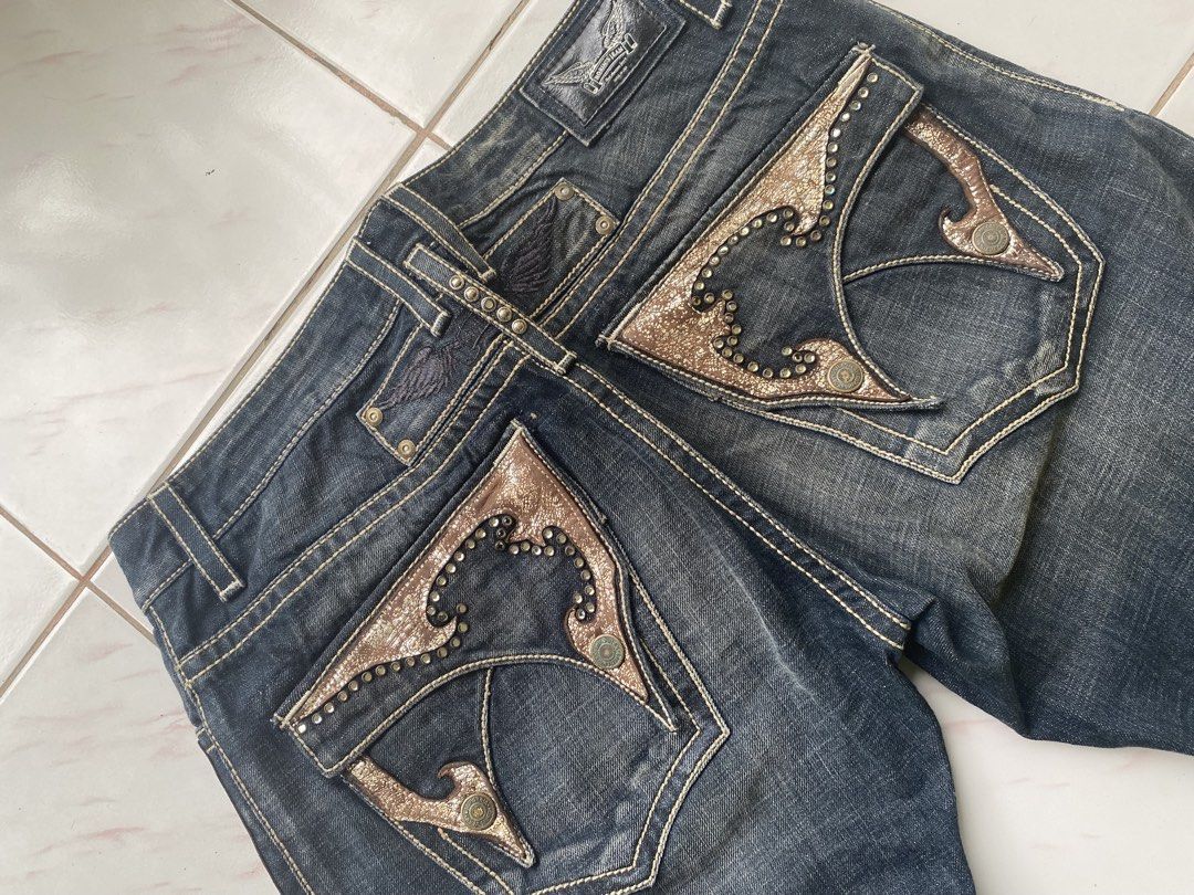 Vintage Bootcut Robin’s Jeans Double Flap (Category: Jeans) located in Alimodian. Submitted by curatednamgabasura_ilo (Listing ID 1469031044, Image 1). Description: Vintage Robin’s Jeans Double Flap Oxidized button Faded Design 34 42 9.