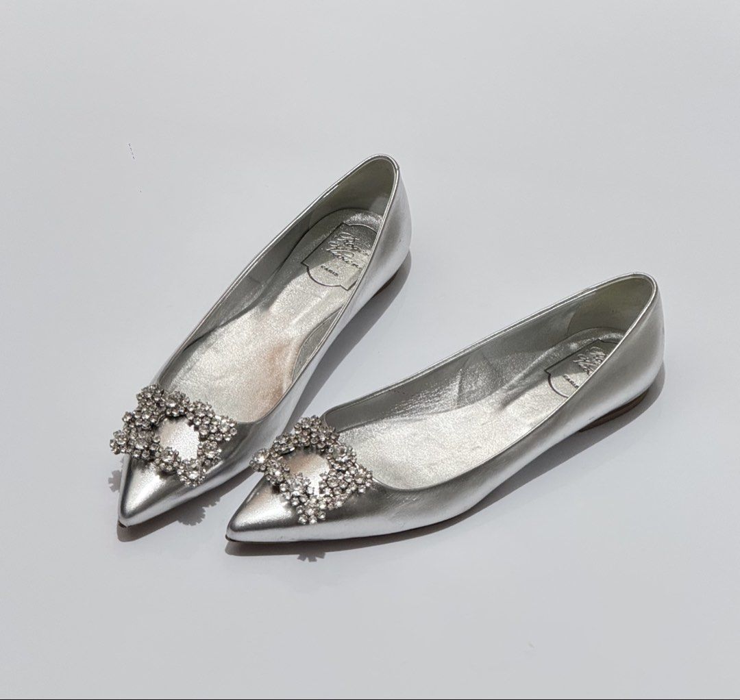 Roger Vivier (Category: Flats & Sandals) located in Quezon City. Submitted by byuklph (Listing ID 1469120316, Image 1). Description: Auth💯size391/2 Excellent condition no inclusion .