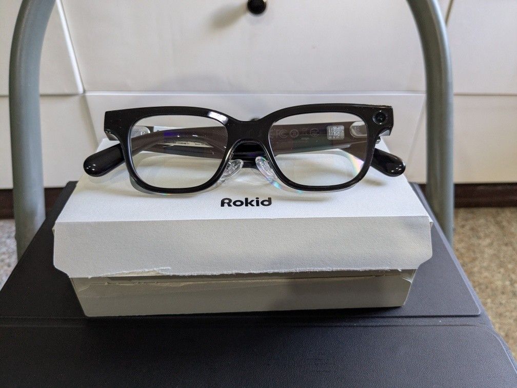 Rokid Smart Glasses (Category: Sunglasses & Eyewear) located in Davao. Submitted by apb.apb (Listing ID 1468991893, Image 2). Description: [Brand New / Open Box] Rokid AI Glasses – Smart Wearable Tech Selling my brand-new Rokid AI Glasses for only ₱25,000! Local store retail price is ₱38,000, so you are getting an immediate ₱13,000 discount. • Condition: Brand new but unsealed since I opened the box just to check and inspect the unit. Still smell