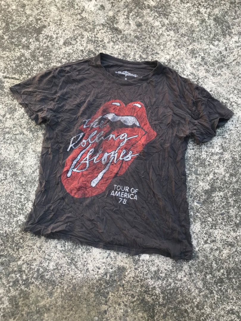 Rolling Stone band shirt (Category: Tshirts & Polo Shirts ) located in San Jose. Submitted by thriftthe19th (Listing ID 1469124643, Image 1). Description: Small.