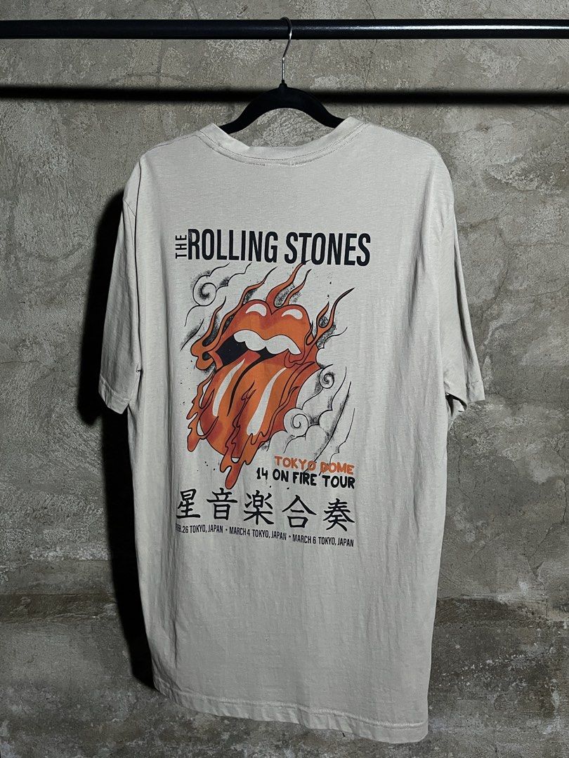 Rolling Stones (Category: Tshirts & Polo Shirts ) located in Cagayan de Oro. Submitted by otrstreetwear.ph (Listing ID 1468947936, Image 2). Description: 0022 H*M Mens | ₱399 Size on tag: L Length x Width: 30.5 x 19.5 inches Flaw/s: none Disclaimer: Size and color may slightly vary. #offtherack #brandedoverruns #mensclothing #cagayandeorocity #nationwideshipping.