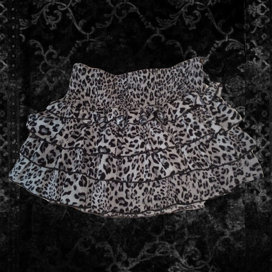 romwe leopard skirt (Category: Skirts) located in Manila. Submitted by yonavalentine (Listing ID 1469099647, Image 2). Description: size: xl with inner shorts no issue.