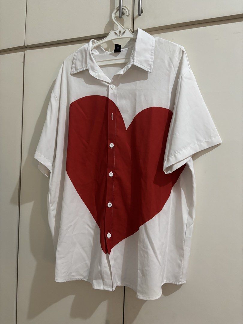 ROMWE MEN Heart Button Up Shitt (Category: Tshirts & Polo Shirts ) located in Manila. Submitted by enventako (Listing ID 1469049774, Image 3). Description: bought for ₱527 can send pics when worn.