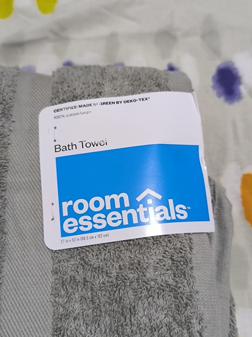 Room Essentials Peach Pink Bath Towel (Category: Bedding & Towels) located in General Santos City (Dadiangas). Submitted by animoya (Listing ID 1469061682, Image 2). Description: - Brand: Room Essentials - Size: 27 x 52 inches - Material: 100% Cotton.