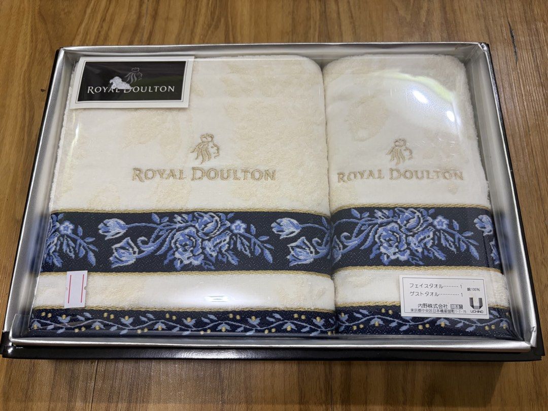 Royal Doulton towel set (Category: Bedding & Towels) located in Santa Rosa. Submitted by collectiblesitems.ph (Listing ID 1469042418, Image 1). Description: 1 Long hand towel 1 large face towel.