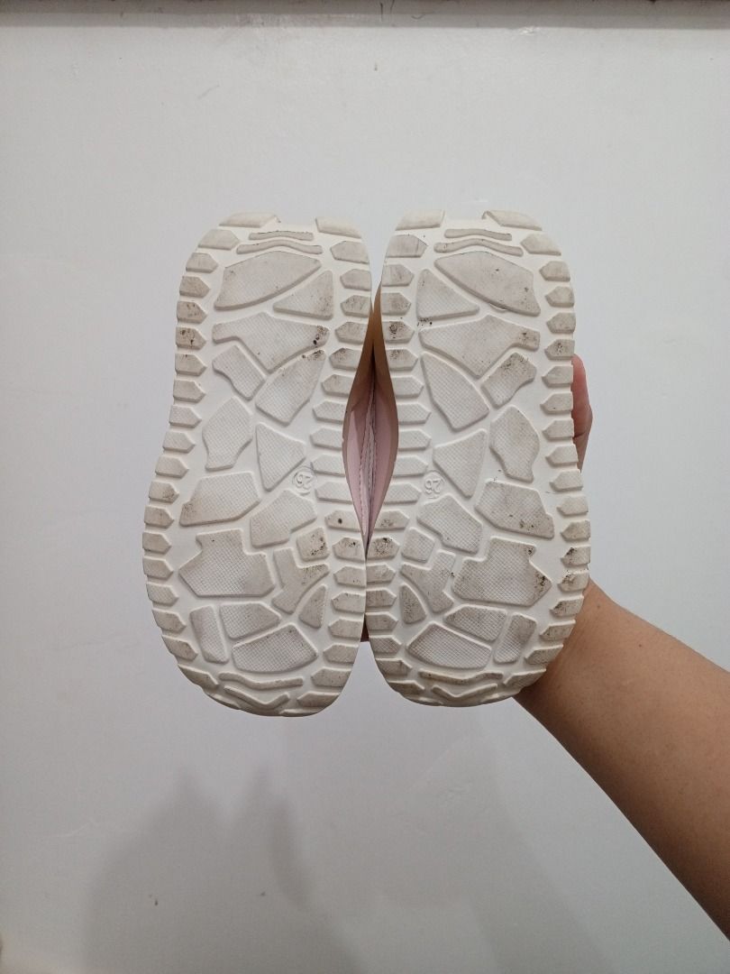 Rubber Shoes kids (Category: Babies & Kids Fashion) located in Antipolo. Submitted by krystleandkirstenpreloves (Listing ID 1469057638, Image 2). Description: - Color: Cute pink and white combination - Size: 26 - Materials: Durable synthetic leather and breathable mesh - Closure: Easy velcro strap with elastic laces for quick wear - Features: Heel pull tab and trendy chunky textured sole - Condition: Moderate wear on the bottom tread, still lots 