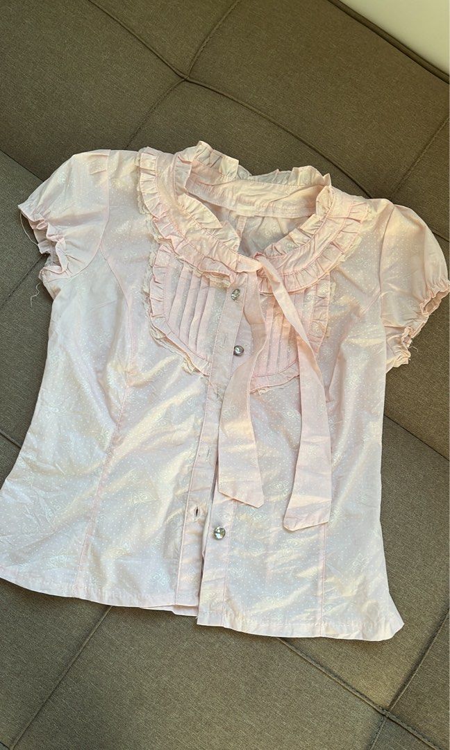 ruffled blouse (Category: Blouses) located in Digos. Submitted by namiyuuu1 (Listing ID 1468950989, Image 1). Description: issue: missing button .