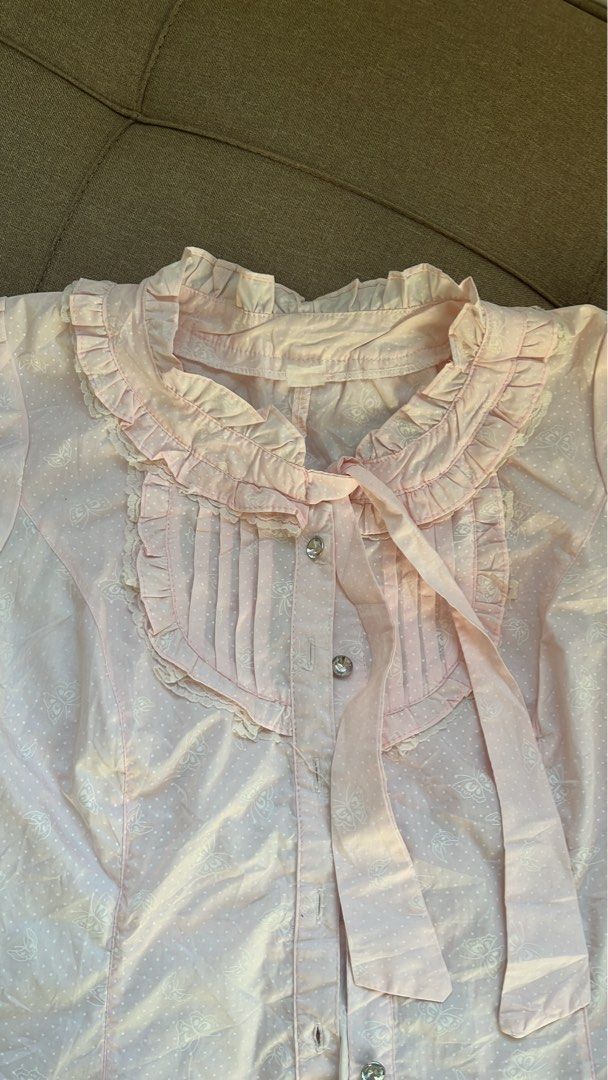 ruffled blouse (Category: Blouses) located in Digos. Submitted by namiyuuu1 (Listing ID 1468950989, Image 2). Description: issue: missing button .