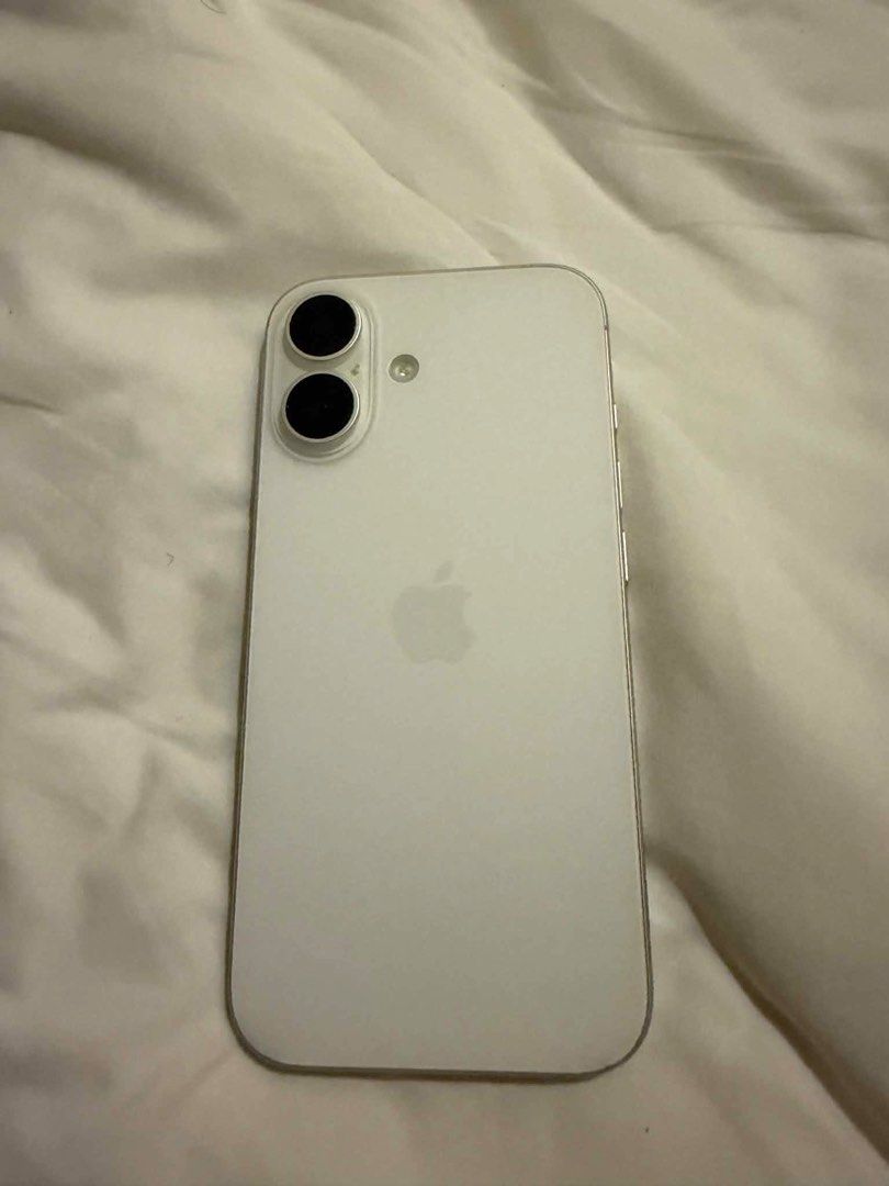 Rush Iphone 16 256gb in White (Category: iPhone 16 Series) located in Marikina City. Submitted by msyfinds (Listing ID 1468933775, Image 1). Description: WHITE 256gb Unit with box .