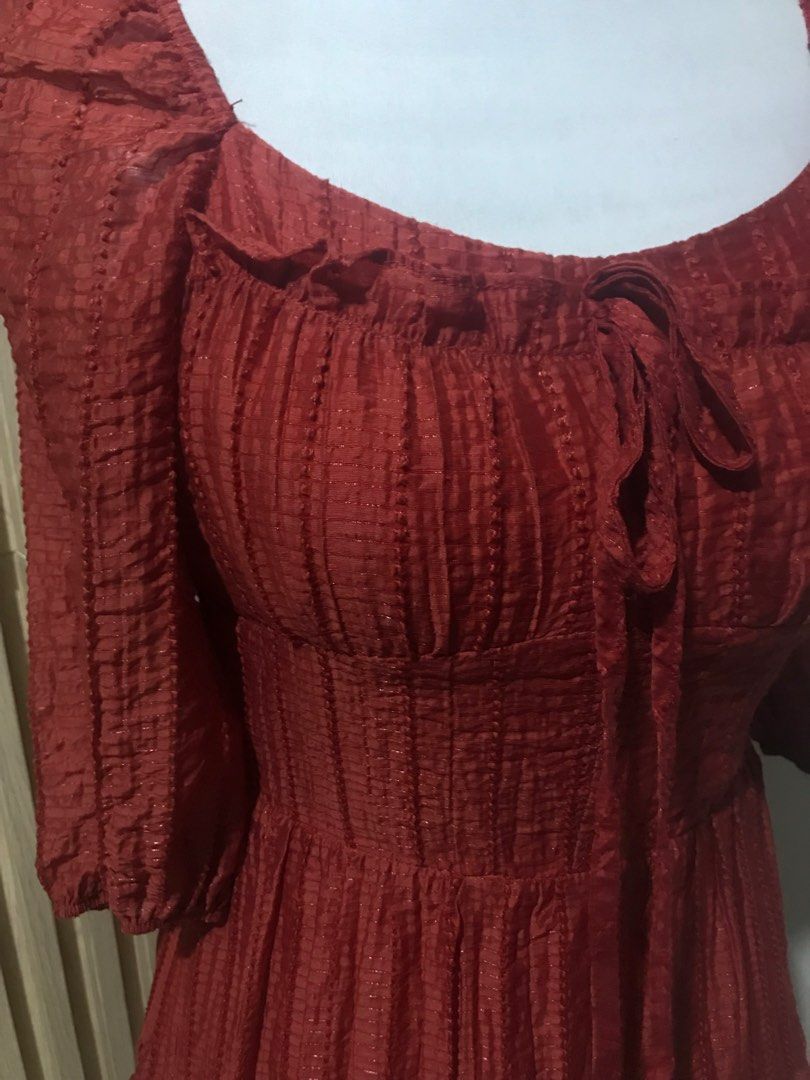 Cute Rust Dress with Tie Ribbon (Category: Dresses) located in Quezon City. Submitted by yourchingu16 (Listing ID 1469142024, Image 2). Description: - Price: 375 if with other items - Autumn Color - Design: Square neckline with front tie ribbon, smocked back for a great fit, midi-length sleeves, and a tiered ruffled skirt - Closure: Convenient side zipper MANNEQUIN Body Frame/Measurement Shoulder - 16” Bustline - 34” Waistline - 27” Hip - 36” .