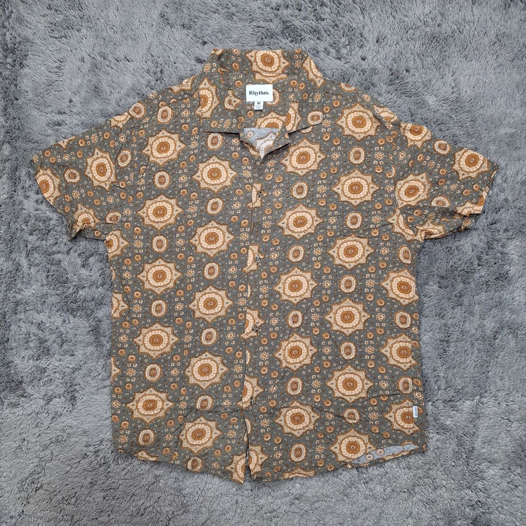 Rythm Button Polo (Category: Tshirts & Polo Shirts ) located in Calatrava. Submitted by freecyclethreads (Listing ID 1469006540, Image 1). Description: Rythm Size: Medium Dimes: L-27, W-22 Very Good Condition P350 + sf.