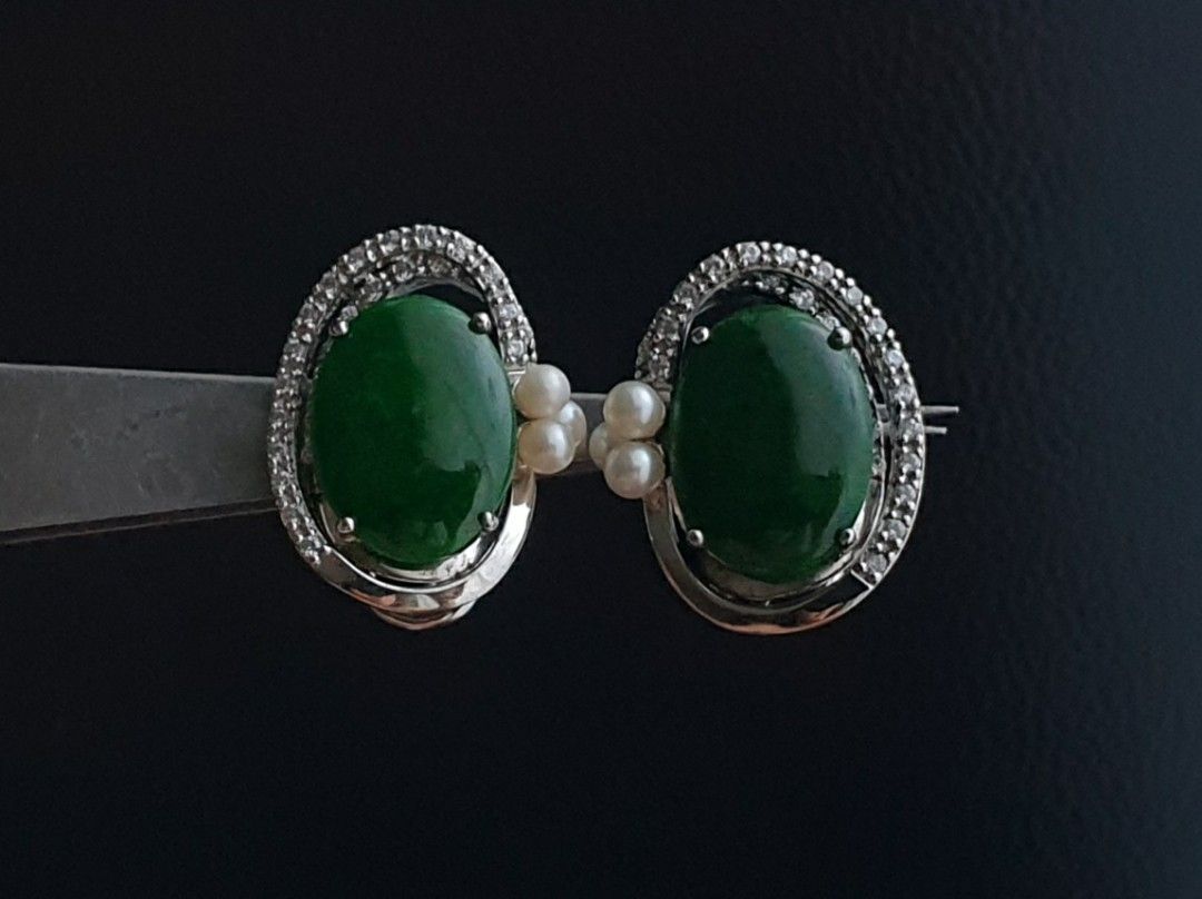 S925 Cabochon Jade Earrings (Category: Earrings) located in Quezon City. Submitted by WasalakTwo (Listing ID 1468935251, Image 2). Description: Bought in Japan High quality Excellent condition Clean and presentable Open for delivery nationwide.
