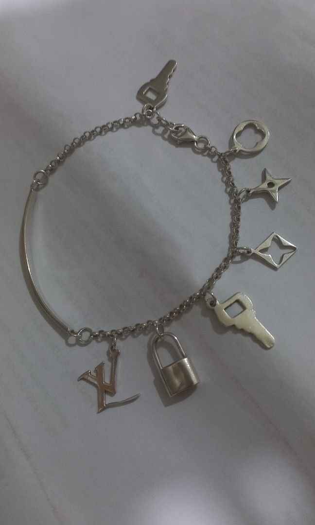 S925 LV bracelet 19cm adjustable (Category: Bracelets) located in Manila. Submitted by belenalejo0917 (Listing ID 1469023478, Image 2). Description: solid S925 bracelet.