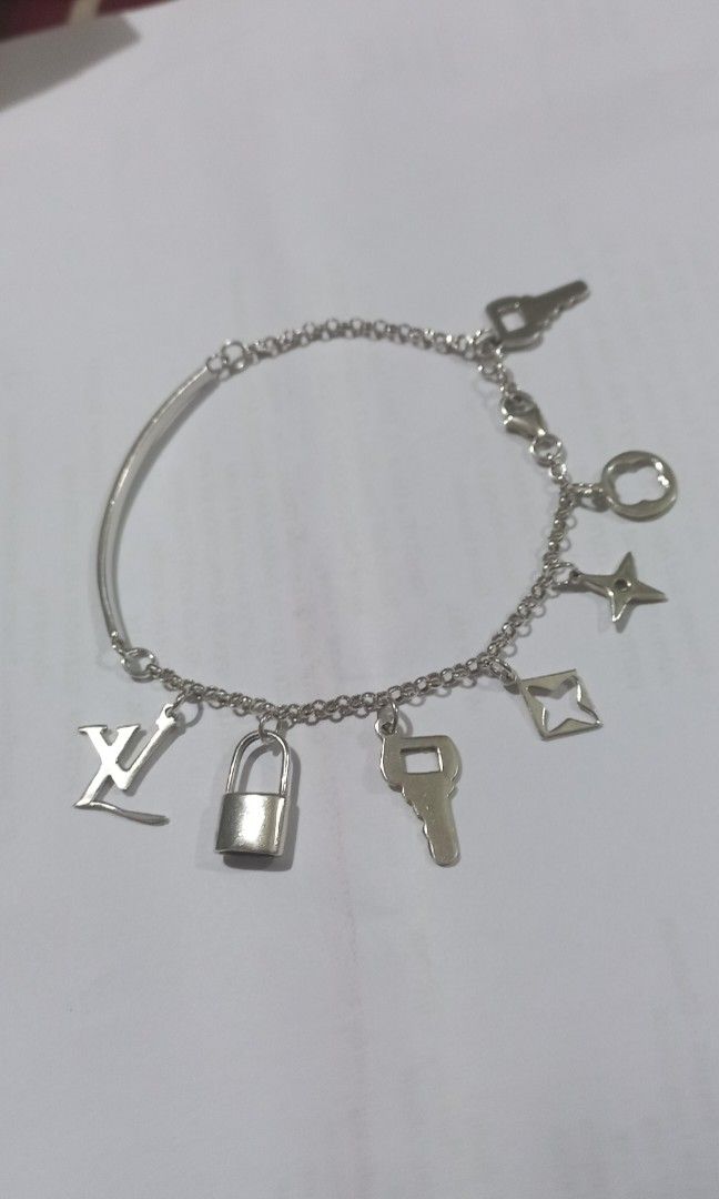 S925 LV bracelet 19cm adjustable (Category: Bracelets) located in Manila. Submitted by belenalejo0917 (Listing ID 1469023478, Image 1). Description: solid S925 bracelet.