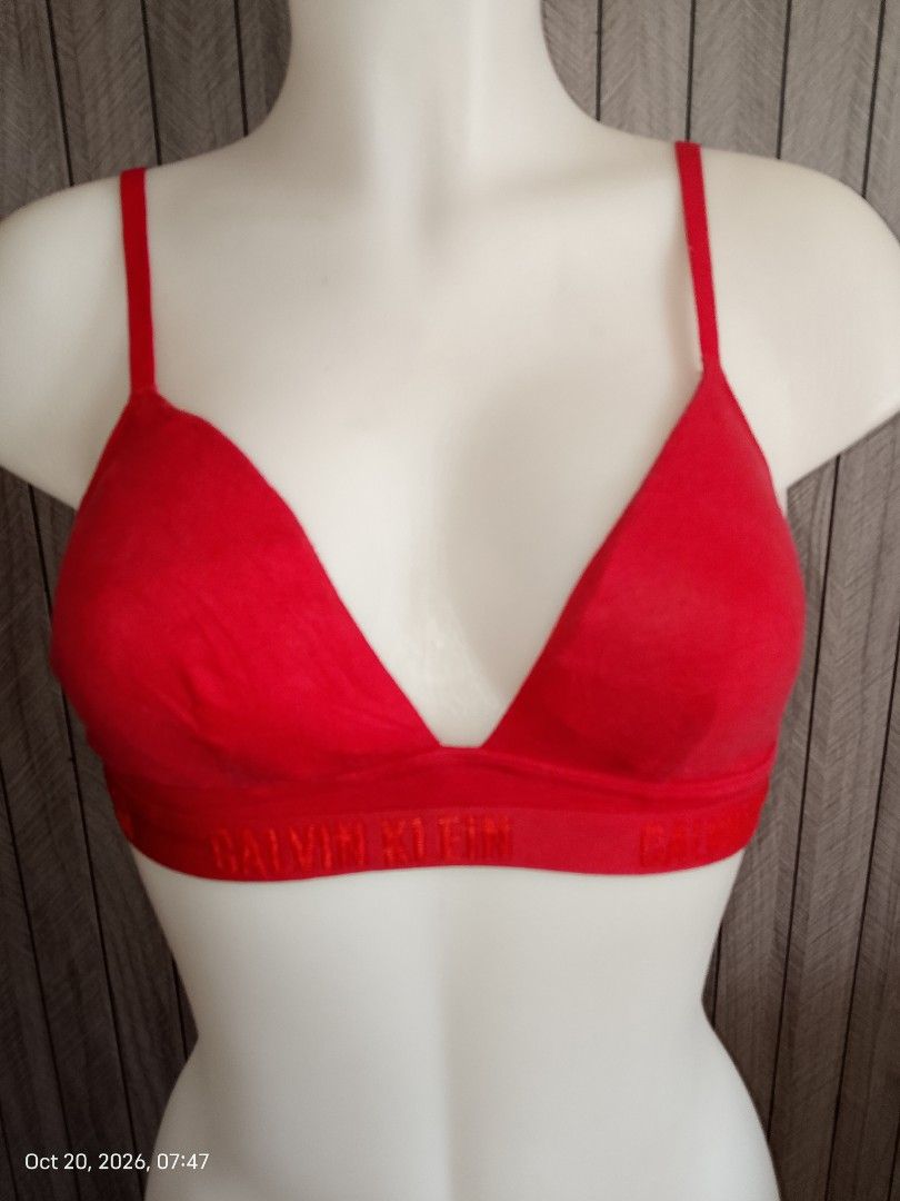 S: Calvin Klein red bra nonwire padded (Category: Undergarments & Loungewear) located in Manila. Submitted by truecrystal-1407 (Listing ID 1469161263, Image 1). Description: orig CK BRA.