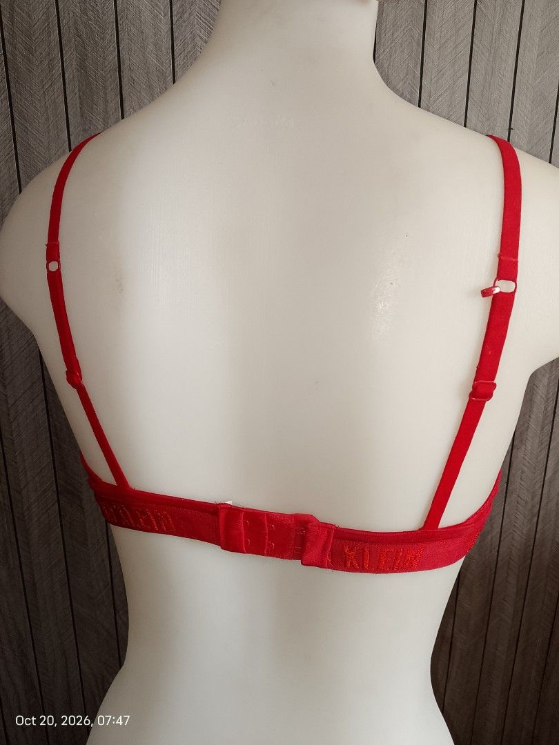 S: Calvin Klein red bra nonwire padded (Category: Undergarments & Loungewear) located in Manila. Submitted by truecrystal-1407 (Listing ID 1469161263, Image 3). Description: orig CK BRA.