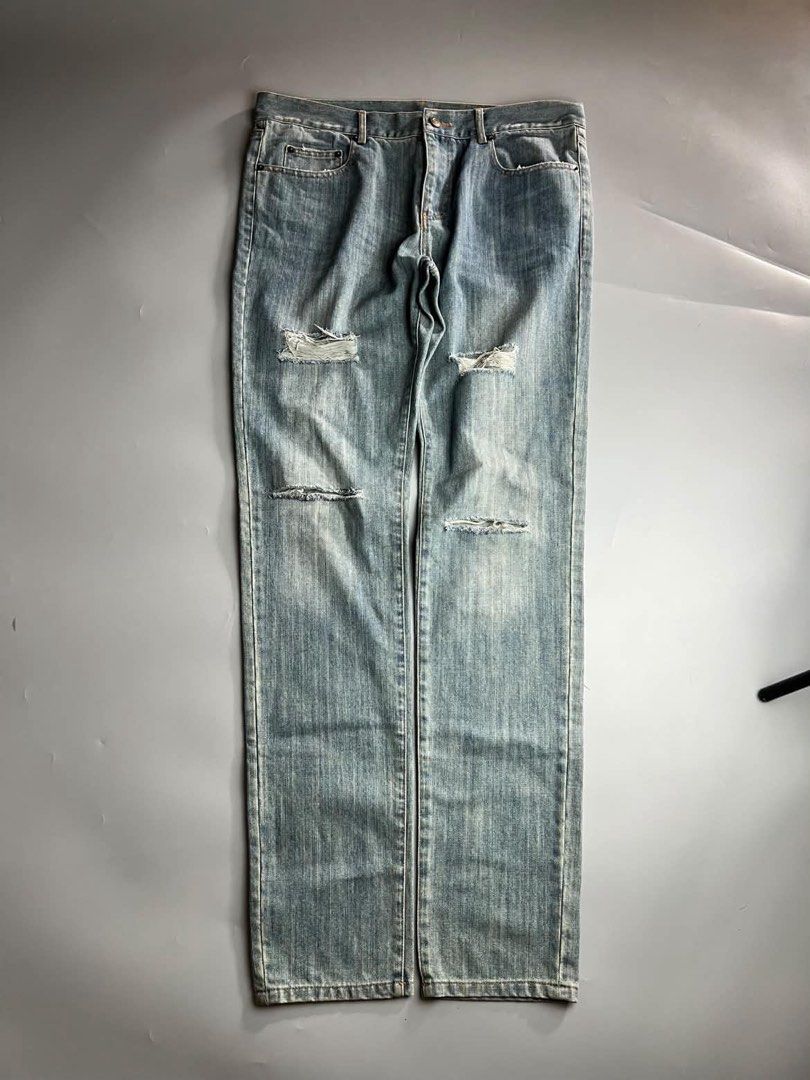 Saint Laurent - Distressed light-wash - Denim Jeans (Category: Luxury Apparel) located in San Pablo. Submitted by hiddenrygn (Listing ID 1468949462, Image 1). Description: Saint Laurent - Distressed light-wash - Denim Jeans Size : 34 (34” 43”) Signs of usage Excellent condition Tear on tag DM!.