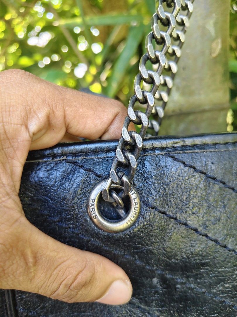 SAINT LAURENT PARIA (Category: Luxury Bags & Wallets) located in Tacloban City. Submitted by solothriftfinds (Listing ID 1468975735, Image 3). Description: SAINT LAURENT PARIS BAG GOOD CONDITION ISSUE:MEDYO BAKBAK HANDLE.