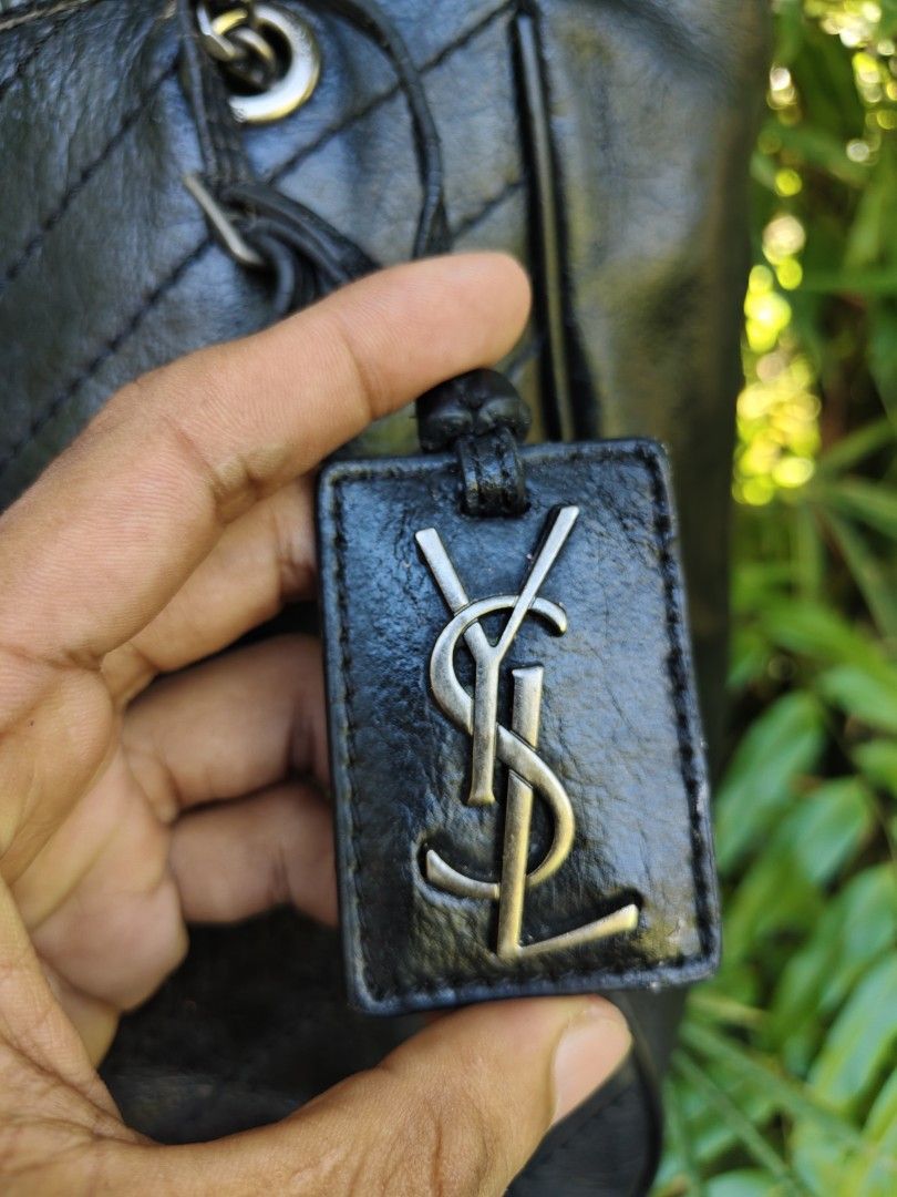 SAINT LAURENT PARIA (Category: Luxury Bags & Wallets) located in Tacloban City. Submitted by solothriftfinds (Listing ID 1468975735, Image 2). Description: SAINT LAURENT PARIS BAG GOOD CONDITION ISSUE:MEDYO BAKBAK HANDLE.