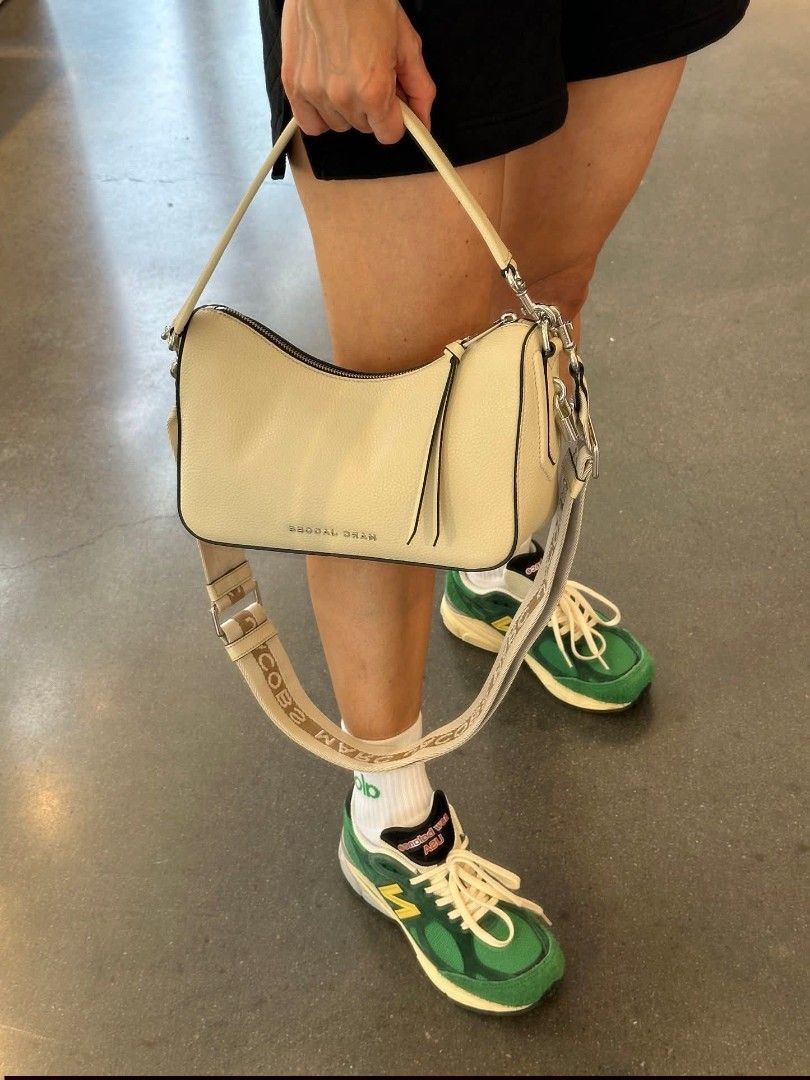 SALE : MARC JACOB SMALL HOBO DRIFTER (Category: Cross-body Bags) located in Pasig City. Submitted by titalana2011991 (Listing ID 1469159200, Image 2). Description: .