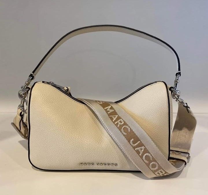 SALE : MARC JACOB SMALL HOBO DRIFTER (Category: Cross-body Bags) located in Pasig City. Submitted by titalana2011991 (Listing ID 1469159200, Image 1). Description: .