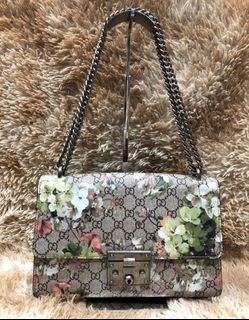 (Category: ) located in . Submitted by miz_thrift (Listing ID 1469037470, Image 1). Description: .