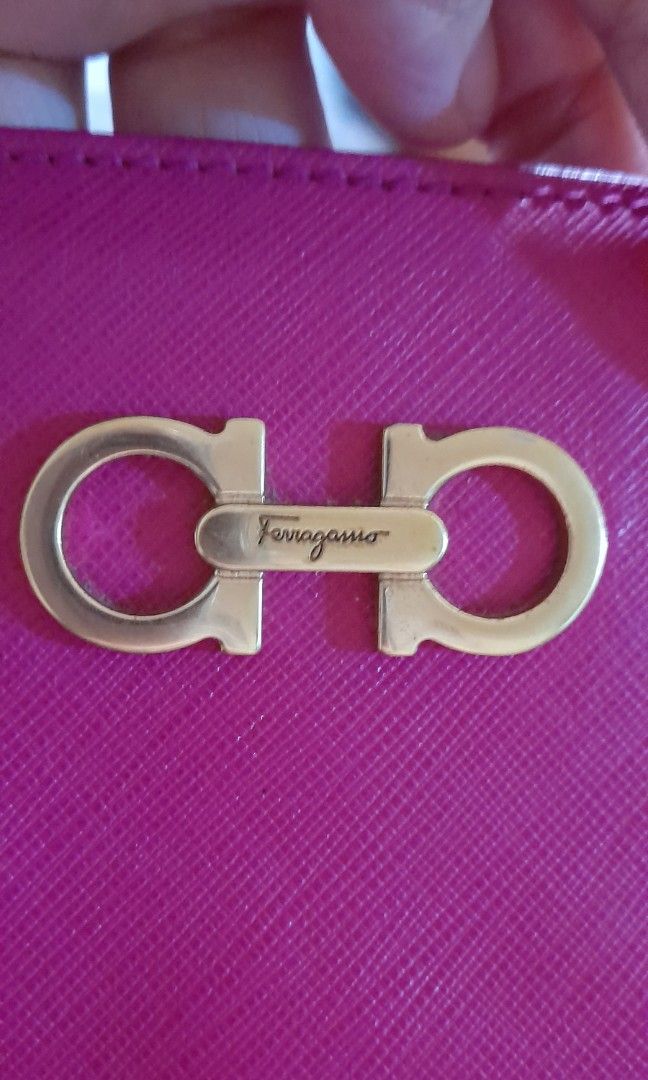 salvatore ferragamo (Category: Luxury Bags & Wallets) located in Tayabas. Submitted by lizwyne24 (Listing ID 1469060843, Image 3). Description: Salvatore ferragamo.