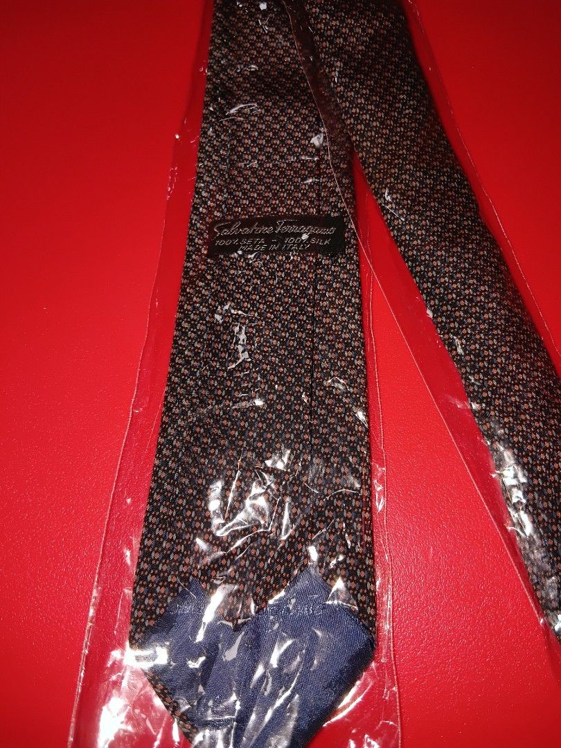 Salvatore ferragamo necktie (Category: Ties) located in Quezon City. Submitted by threetwotwo2ndaccount (Listing ID 1468932253, Image 2). Description: salvatore ferragamo necktie good as new need dry clean, nastock bawal sa maselan bawal sa barat.