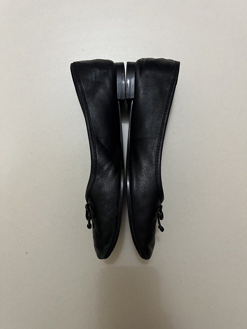 Sam Edelman Black Square Toe Leather Ballet Flats Size 6.5 (Category: Flats & Sandals) located in Makati City. Submitted by samsafsav (Listing ID 1469073037, Image 2). Description: Size 6.5 and because it’s made of leather, it fits wide feet. Reason for selling: Insides are already peeling and the heels are loose! Selling this as is where is. Condition: Uppers are clean; soles show much wear from walking; inner lining has heavy cracking and peeli