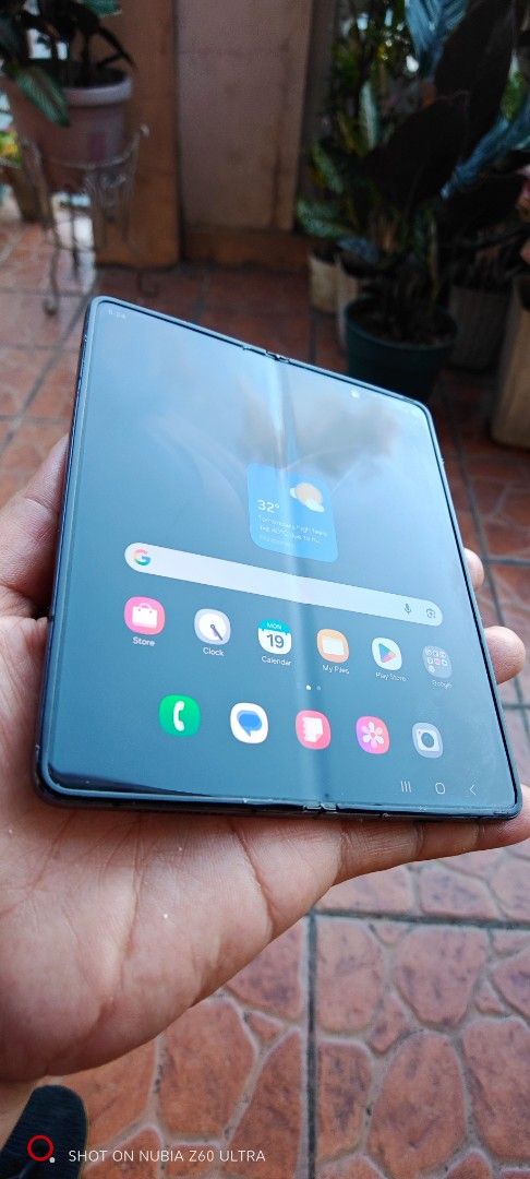 Samsung fold 4 1TB (Category: Samsung) located in Manila. Submitted by bright_robert (Listing ID 1469028567, Image 1). Description: walang issue dating 120k makinis pa 12+8/1TB unit casing .