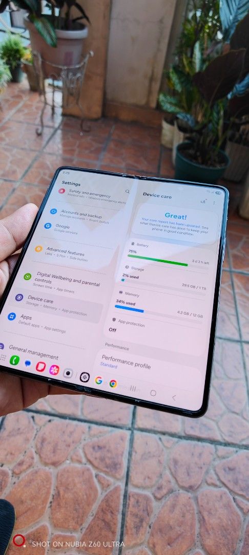 Samsung fold 4 1TB (Category: Samsung) located in Manila. Submitted by bright_robert (Listing ID 1469028567, Image 3). Description: walang issue dating 120k makinis pa 12+8/1TB unit casing .