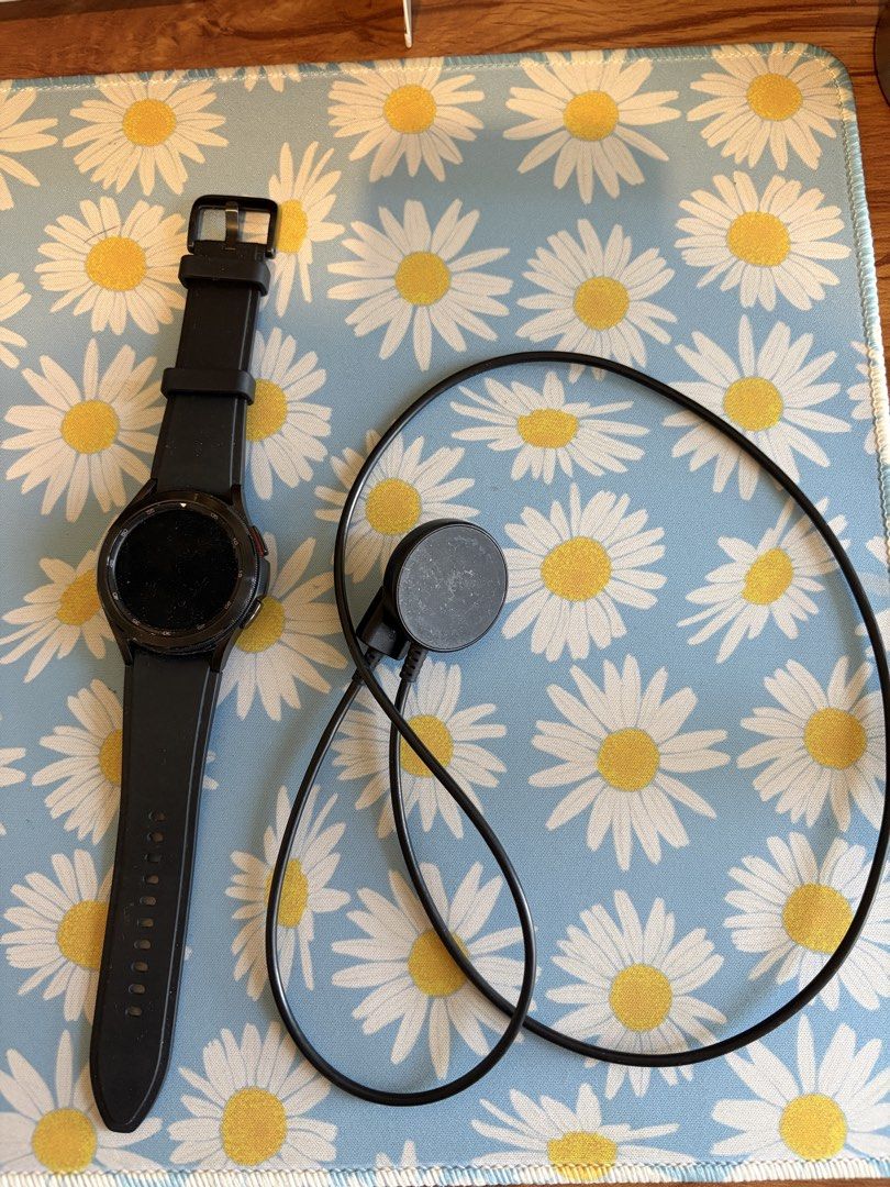 Samsung Galaxy Watch 4 (Category: Wearables & Smart Watches) located in Marikina City. Submitted by ohkaaye (Listing ID 1468937168, Image 1). Description: Samsung Galaxy Watch 4 Rfs: not compatible with my current phone .