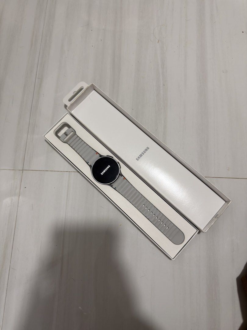 Samsung Galaxy Watch 7 44mm (Category: Wearables & Smart Watches) located in Quezon City. Submitted by andriamae1019 (Listing ID 1468944308, Image 1). Description: Selling my Galaxy Watch 7 44mm Loc.: Payatas, QC Meet up: Sm North, Ever, SM Fairview RS: Iphone na cp kaya di na magamit..