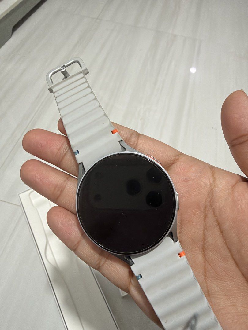 Samsung Galaxy Watch 7 44mm (Category: Wearables & Smart Watches) located in Quezon City. Submitted by andriamae1019 (Listing ID 1468944308, Image 3). Description: Selling my Galaxy Watch 7 44mm Loc.: Payatas, QC Meet up: Sm North, Ever, SM Fairview RS: Iphone na cp kaya di na magamit..